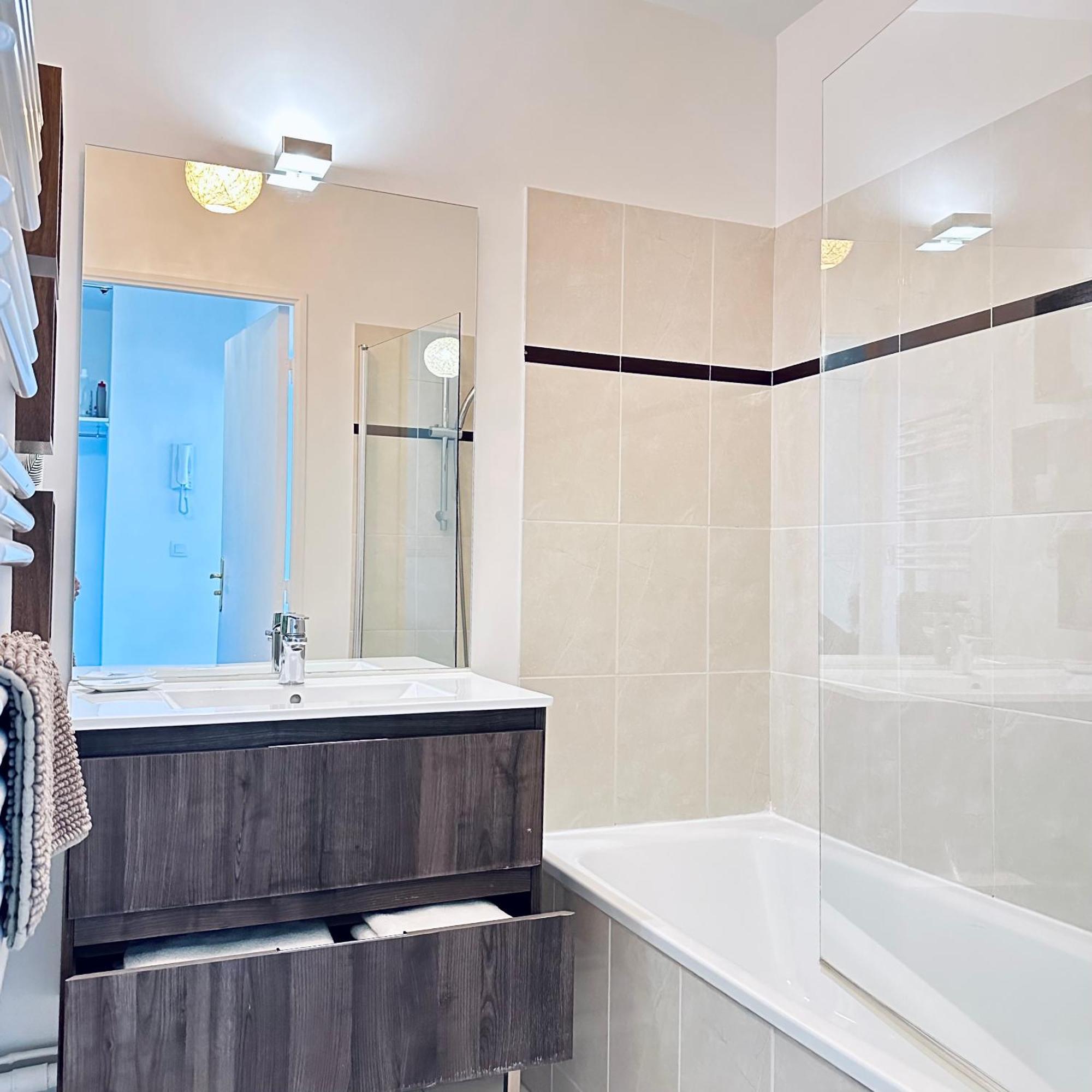 מונטבראן Beautiful Apartment * Parking* Disneyland 10 Min מראה חיצוני תמונה